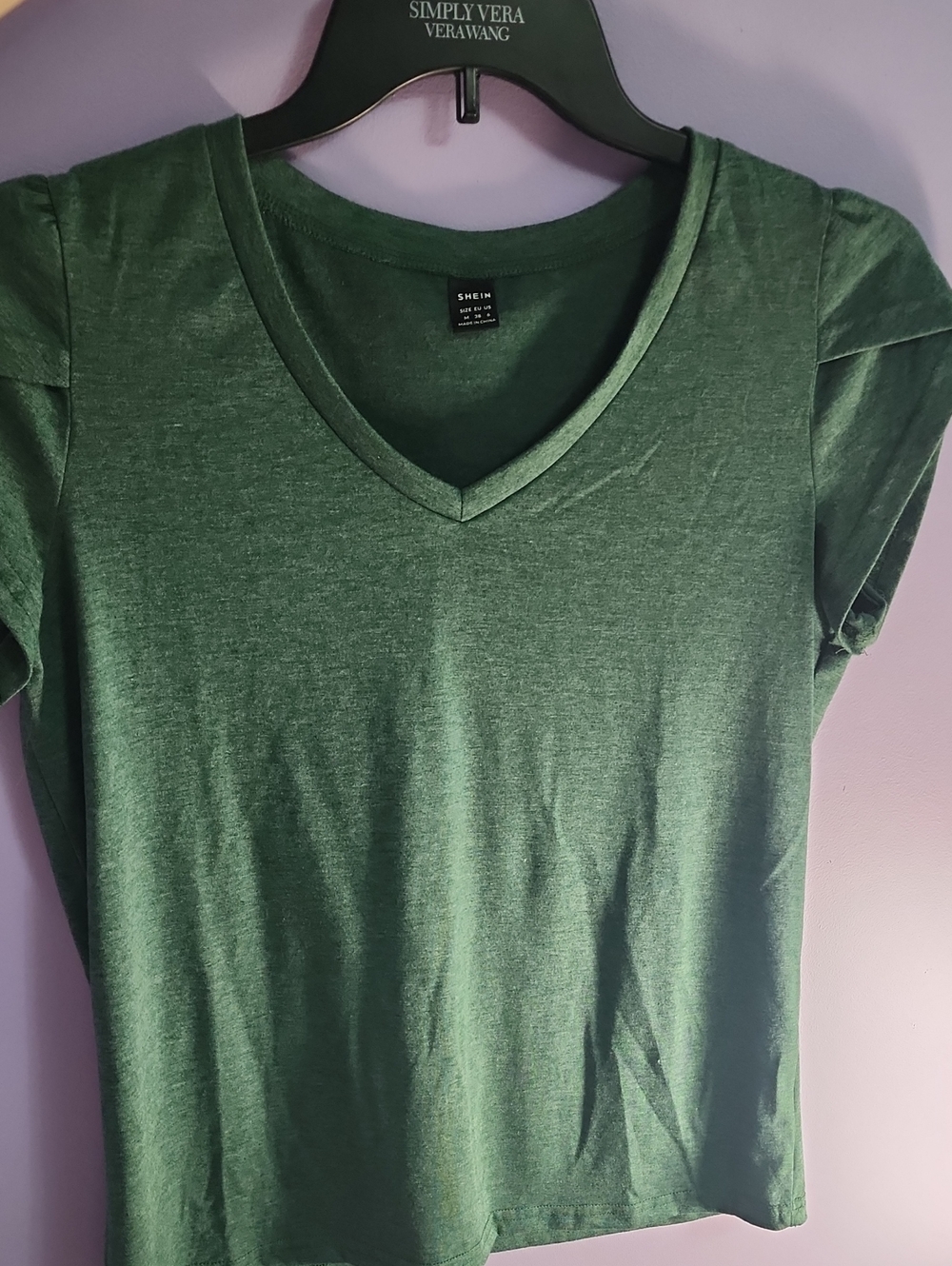 SHEIN Emerald Green V-Neck Short Sleeve Tee With Petal Short Sleeve Ends